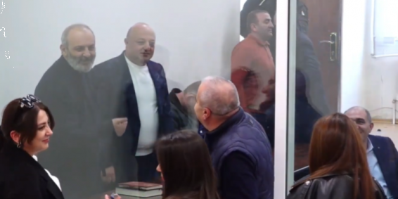 Երբ դու դուրս գաս, նոր լավ կլինենք. Խաչիկ Մանուկյանը՝ Բագրատ Սրբազանին