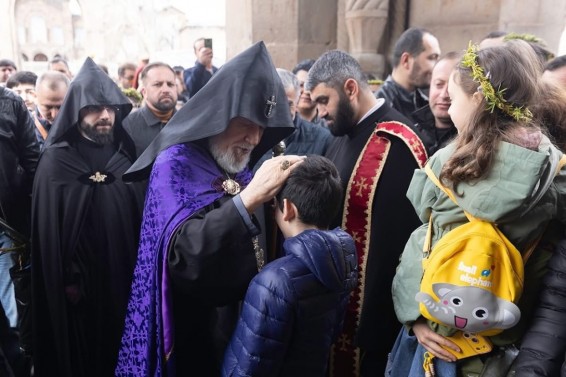 Տիրոջ հաղթական մուտքը՝ մանուկների օրհնությամբ․ տոնախմբություն Մայր Աթոռում