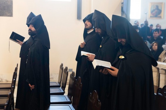 Ավագ հինգշաբթին՝ Մայր Աթոռ Սուրբ Էջմիածնում. Լուսանկարներ