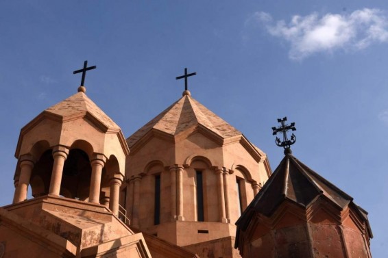 Ավագ հինգշաբթի․ Տերը նախ լվաց աշակերտների ոտքերը, ապա տվեց Իր մարմինն ու արյունը