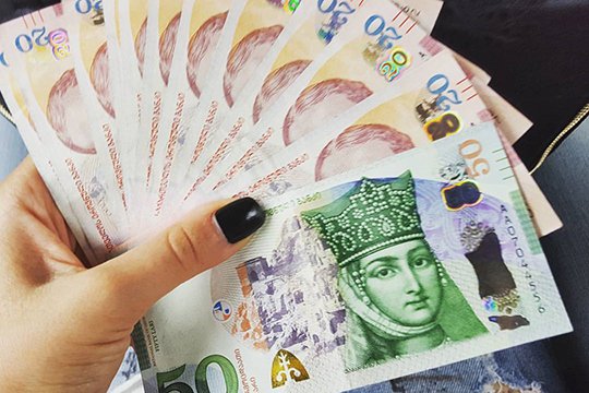 Լարիի փոխարժեքը հասել է պատմական նվազագույնի