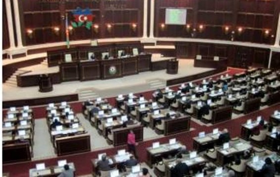 Ադրբեջանում պատգամավորները առաջարկել են 30 տոկոսով կրճատել պետական պաշտոնյաների թիվը