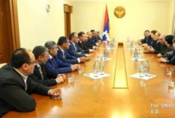 Բակո Սահակյանը ՀՀ խորհրդարանականների հետ քննարկել է սահմանում տիրող վիճակը