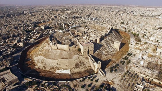Уличные бои в Алеппо: сирийские танки и пехота освободили квартал Мейсар