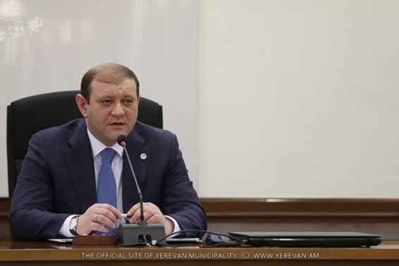 Ճանապարհային ոստիկանության հետ համագործակցելով, փորձեք որոշակի լուծումներ գտնել և բավարարել տաքսու վարորդների խնդրանքը