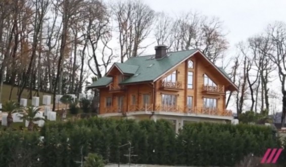 ԶԼՄ-ները ցուցադրել են Սոչիում գտնվող Յանուկովիչի տունը