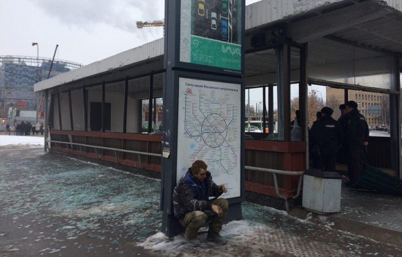 В переходе у метро 