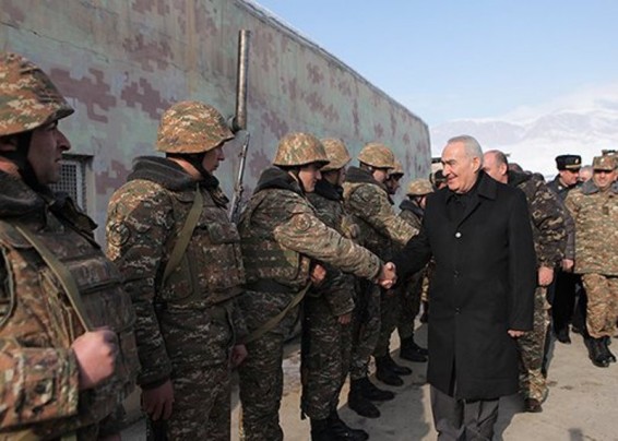 Գալուստ Սահակյանն այցելել է սահմանապահ հենակետ