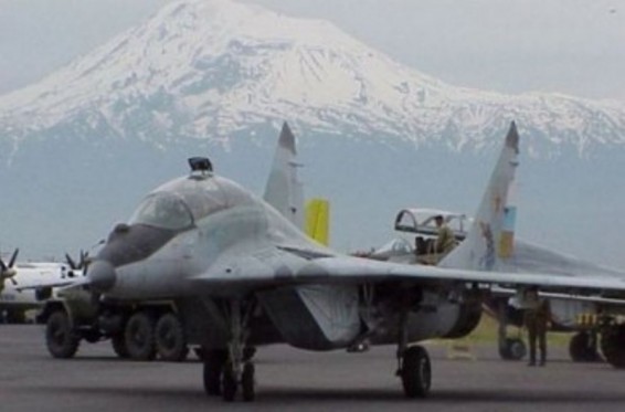 «Էրեբունի» ավիացիոն ռազմաբազայում տոնել են ՀՕՊ ավիացիայի կազմավորման 21-րդ տարեդարձը