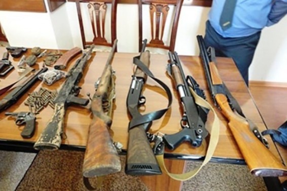 Քաղաքացիները կամավոր զենք-զինամթերք են հանձնել