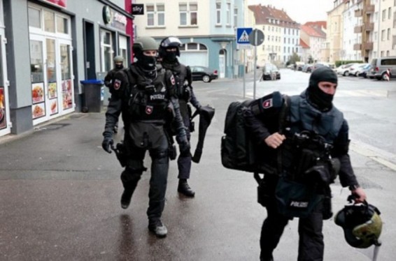 Համբուրգի փախստականների կենտրոնում հղի կնոջը պատանդ վերցրած տղամարդը ձերբակալվել է. The Daily Mail