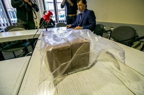 Трое жителей Вильнюса пытались провезти в Беларусь 164 килограмма наркотиков