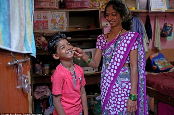 Հնդկաստանում ջերմ ընդունելության են արժանացրել հայրենիք վերադարձած «Օսկար-2017»-ի փոքրիկ «առյուծին»