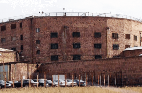 «Նուբարաշենի» կալանավորի հաղորդմամբ՝ աշխատակիցները դեղորայք, թմրանյութ և բջջային հեռախոսներ են վաճառել, կաշառք են վերցրել և խոշտանգել են իրեն