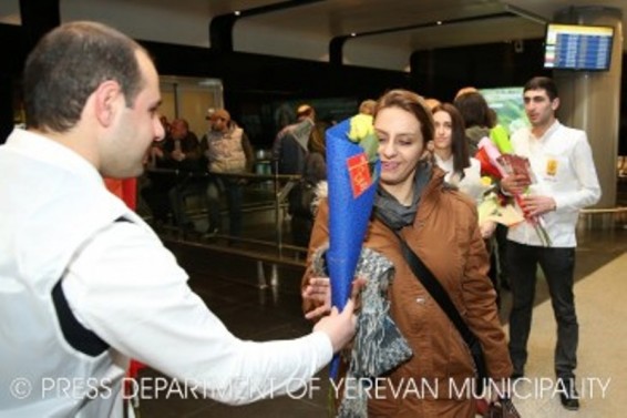 Շնորհավորանքները մեկնարկել են «Զվարթնոց» օդանավակայանում