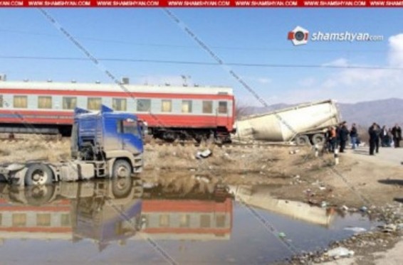 Photo. Արարատում գնացքը բախվել է բեռնատարին. կա տուժած