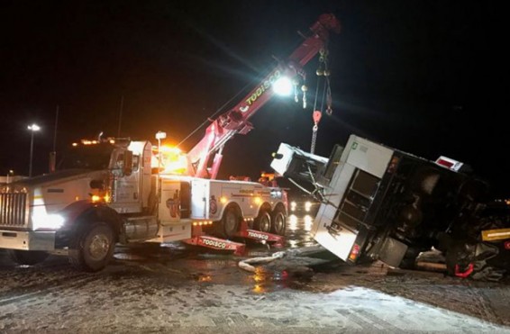 Բոսթոնի օդանավակայանում բեռնատարը բախվել է ինքնաթիռին