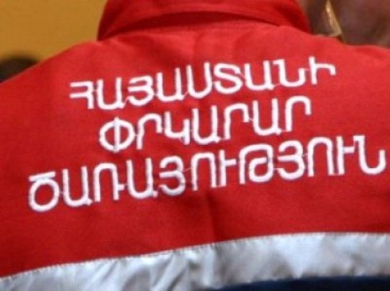 Քոչար փողոցում փլուզվել է տան պարիսպը