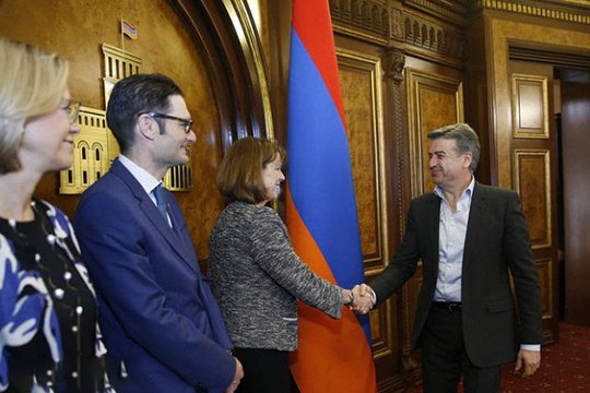 Կարեն Կարապետյանը ՎԶԵԲ-ի ներկայացուցիչների հետ քննարկել է նորաստեղ հիմնադրամի գործունեության ուղղությունները