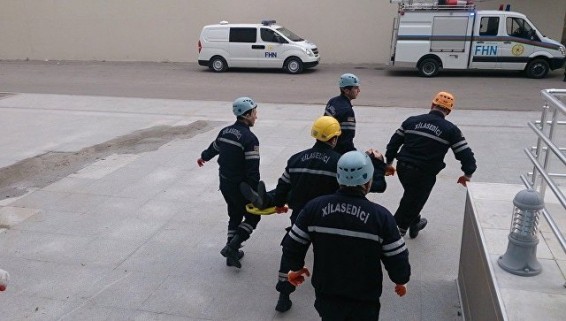 Пожар в крупном торговом центре в Баку потушен