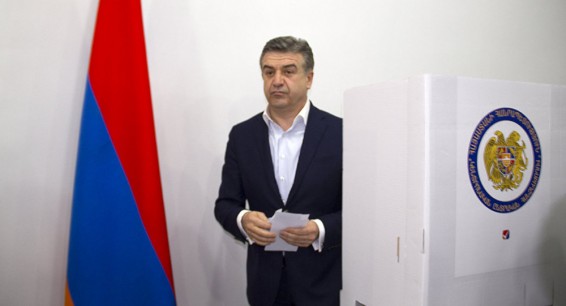 Премьер-министр Армении проголосовал за лозунг правящей партии
