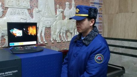 В метрополитене Алматы на станциях работают кинологи, усилен личный состав УВД