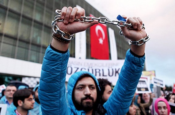 Թուրքիայում ընդդիմադիր պարբերականի 30 աշխատակիցների ցմահ ազատազրկում է սպառնում