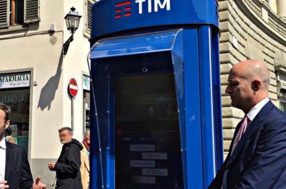 Ֆլորենցիայում տեղադրել են ապագայի «սմարթ» հեռախոսախցիկը