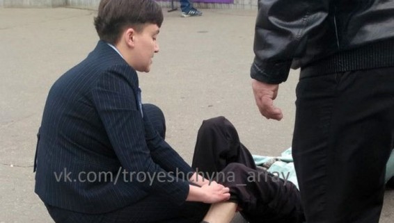 В Киеве автомобиль Надежды Савченко сбил пожилую женщину