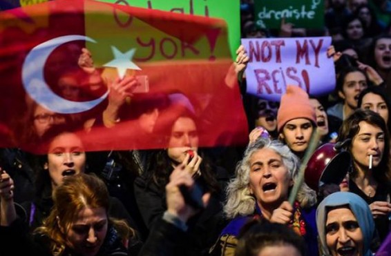 Թուրքիայի քաղաքացիները պահանջում են չեղյալ համարել հանրաքվեի արդյունքները