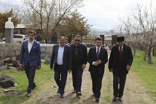 Շարմազանովն այցելել է Հայաստանի եզդիական համայնքի ներկայացուցիչներին և շնորհավորել նրանց Նոր տարին