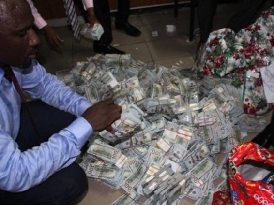 Նիգերիայի հետախուզության ղեկավարի բնակարանում ավելի քան 43 մլն դոլար են հայտնաբերել