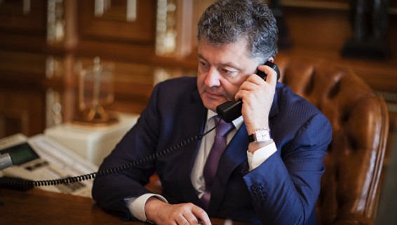 Порошенко предложил Тиллерсону обсудить ввод миротворцев в Донбасс