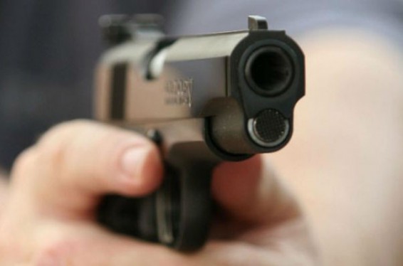 Կրակել են Նորաշենի գյուղապետին տեղափոխող ավտոմեքենայի վրա, տուժել է վարորդը