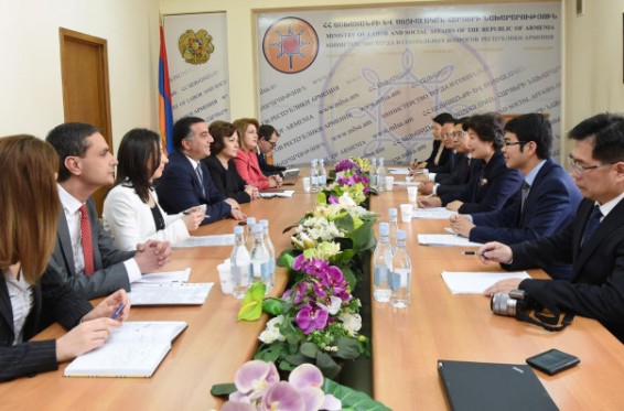 Արտեմ Ասատրյանը ՉԺՀ աշխատանքի և սոցիալական ապահովման փոխնախարարի հետ քննարկել է համագործակցության հարցեր