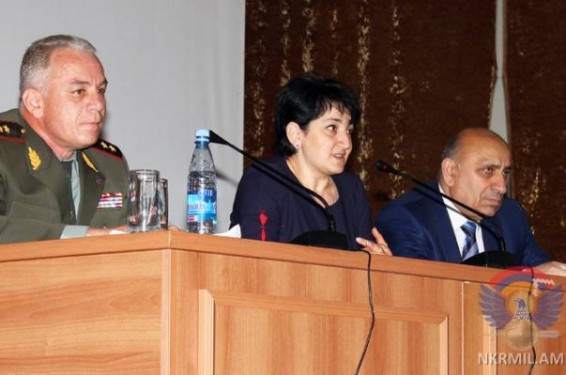 Արցախի ՊՆ, գեներալ-լեյտենանտ Լևոն Մնացականյանն Արցախի մայր ԲՈՒՀ-ում արիության դաս է վարել