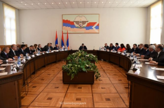 Արցախի վարչապետը պարգևատրել է ԱՀ և ՀՀ երեք ոլորտներ կարգավորող հանձնաժողովների աշխատակիցների