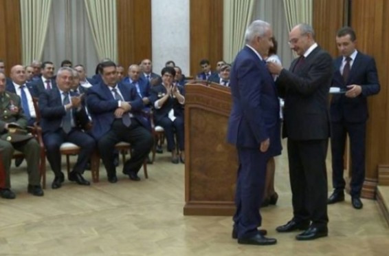 Բակո Սահակյանը «Մեսրոպ Մաշտոց» շքանշանով պարգևատրել է ՀՀ ԱԺ նախագահ Գալուստ Սահակյանին