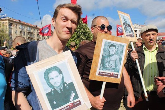 Photo. Ուկրաինայում «Անմահ գունդ» երթին մասնակցել են «Գահերի խաղի» հերոսների լուսանկարներով