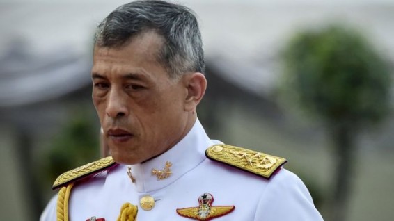 Фейсбук удалил критику тайского короля по просьбе властей
