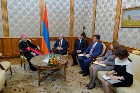 Photo.Սերժ Սարգսյանը ընդունել է Հայաստանում Սուրբ Աթոռի առաքելական նվիրակին