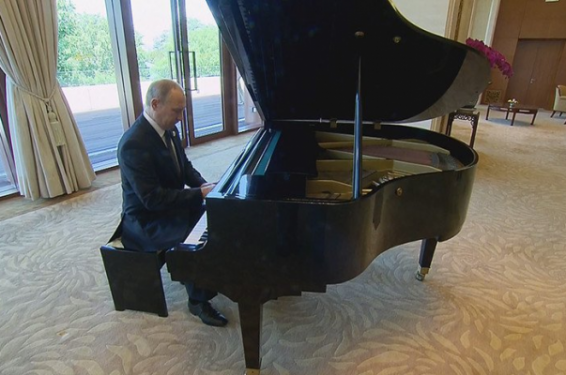 Video. Պուտինը Չինաստանի ղեկավարի նստավայրում դաշնամուր է նվագել