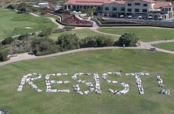 Ցուցարարները բողոքի ակցիա են կազմակերպել Թրամփի գոլֆ ակումբում՝ բոլորով պառկելով գետնին