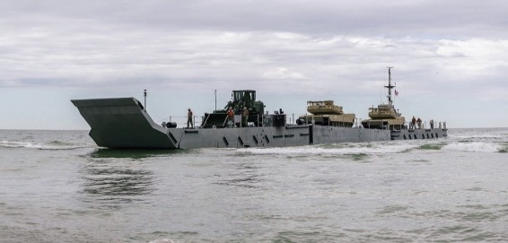 Латвийская армия опубликовала фотографии высадки американской армии на пляже в Вентспилсе