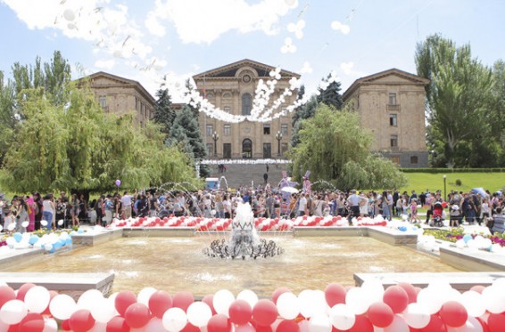 Photo. ԱԺ այգում միջոցառում է կազմակերվել երեխաների համար