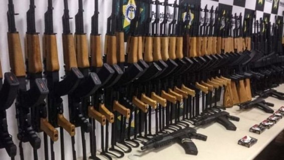 В аэропорту Рио-де-Жанейро конфисковали 60 автоматов