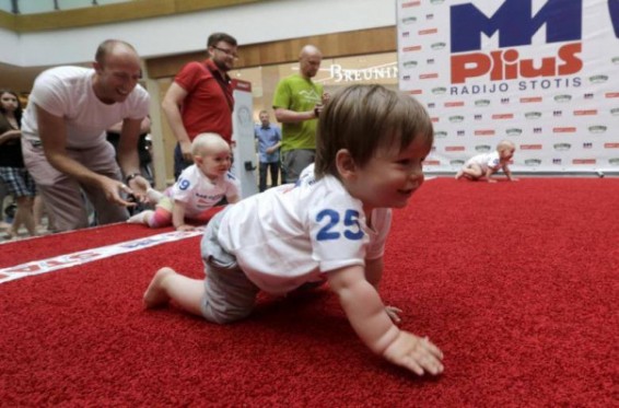 Video. Լիտվայում չոչ անող փոքրիկների մրցույթ է իրականացվում