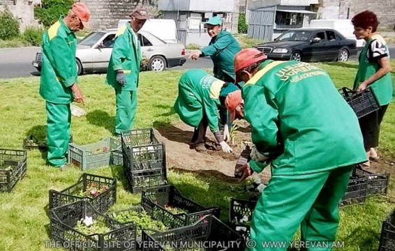 Ծաղկապատվում և կանաչապատվում են Երևանի մուտքերի հարակից տարածքները