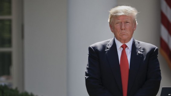 Глава дипмиссии США в Китае уходит в отставку из-за разногласий с Трампом