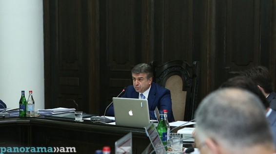 Премьер Армении потребовал заняться совершенствованием и упрощением процесса экспорта сезонных фруктов